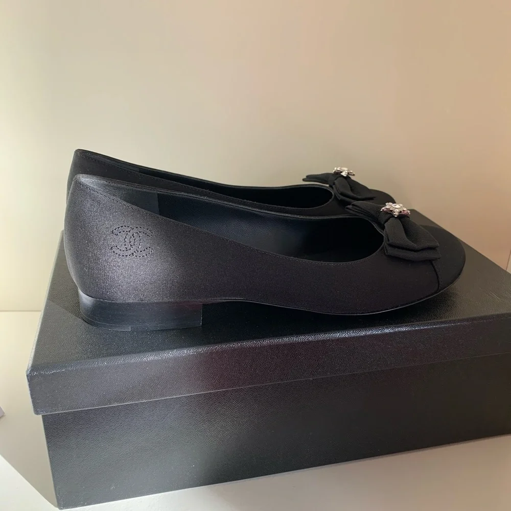 Chanel CC crystal bow cap toe ballerina flats
